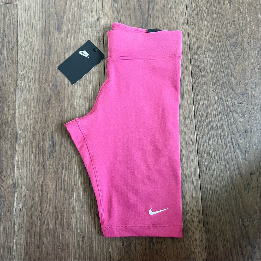 🙌🏻NWT🙌🏻 Nike pink bike shorts, size XS